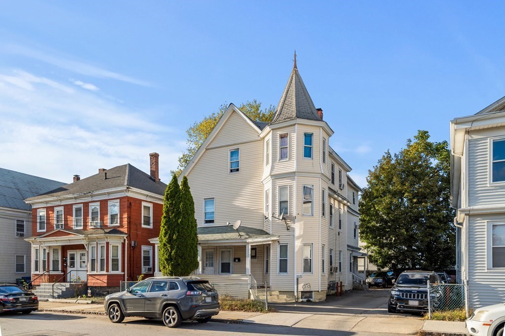 23-25 Bowdoin St, Lawrence, Massachusetts, 9 Bedrooms Bedrooms, 15 Rooms Rooms,3 BathroomsBathrooms,Residential Income,For Sale,Bowdoin St,73173974