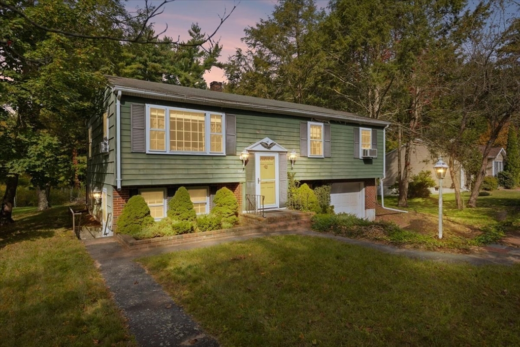 542 Richmond St, Taunton, Massachusetts, 3 Bedrooms Bedrooms, 6 Rooms Rooms,1.5 BathroomsBathrooms,Residential,For Sale,Richmond St,73437789