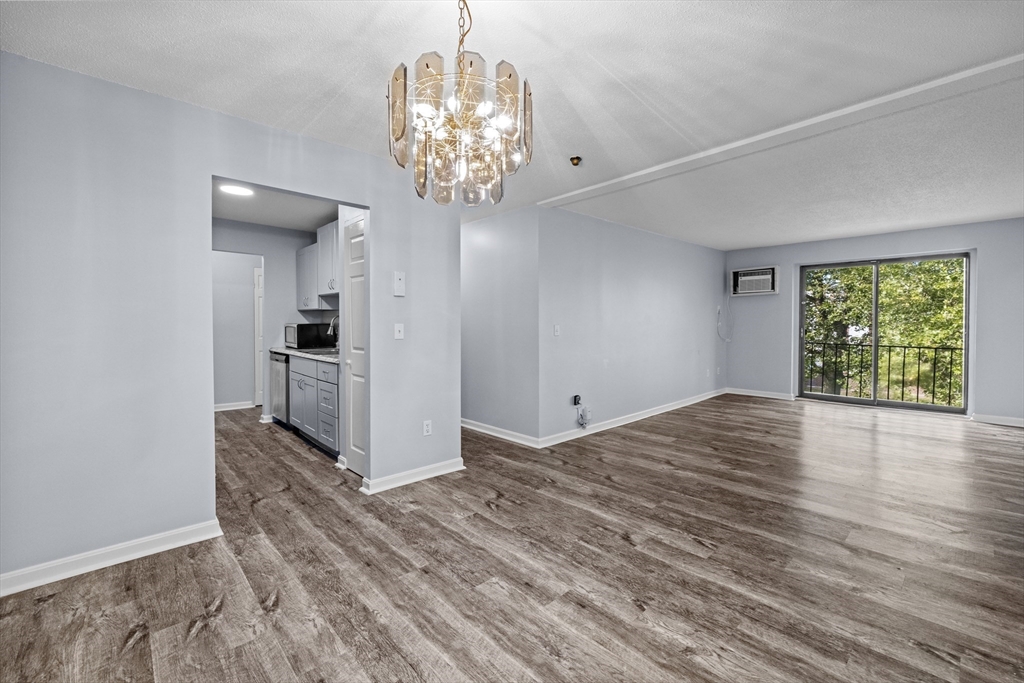 151 King St, Franklin, Massachusetts, 2 Bedrooms Bedrooms, 4 Rooms Rooms,1 BathroomBathrooms,Residential,For Sale,King St,73431922