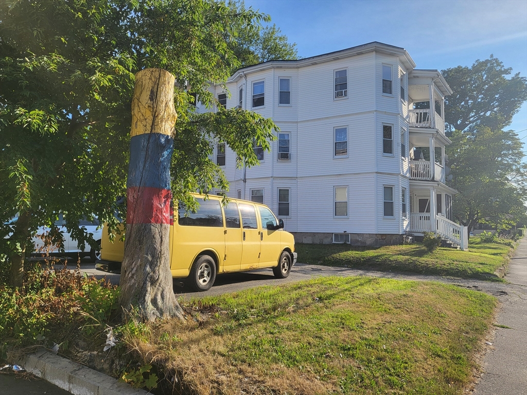 228 Forest Ave, Brockton, Massachusetts, 9 Bedrooms Bedrooms, 15 Rooms Rooms,3 BathroomsBathrooms,Residential Income,For Sale,Forest Ave,73412917