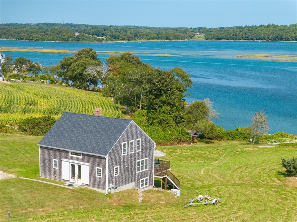 594 River Rd, Westport, Massachusetts, 3 Bedrooms Bedrooms, 7 Rooms Rooms,2.5 BathroomsBathrooms,Residential Lease,For Rent,River Rd,73446613