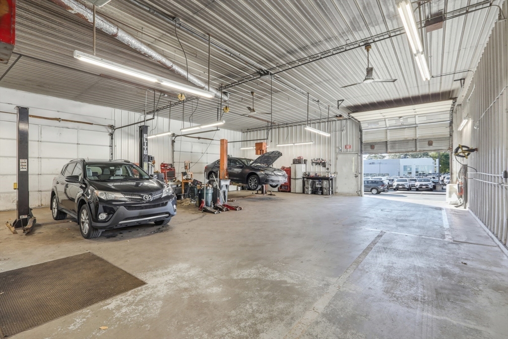 560 River St, Haverhill, Massachusetts, ,Business Opportunity,For Sale,River St,73446609