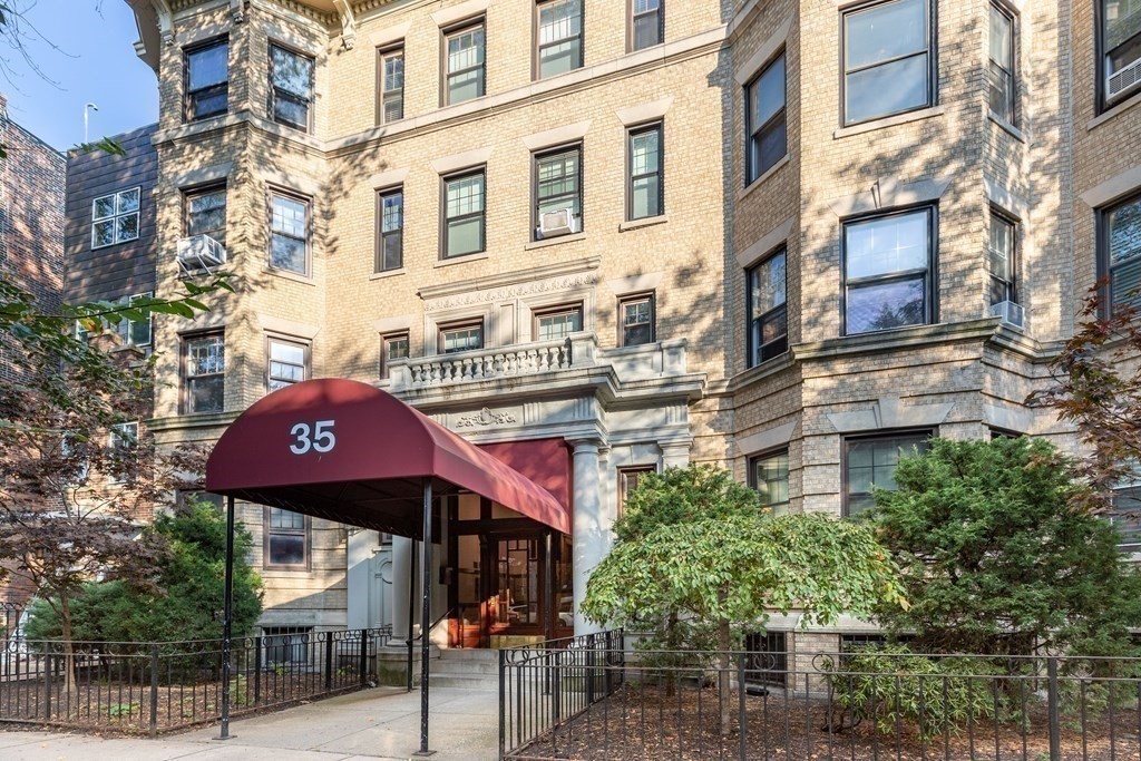35 Queensberry Street, Boston, Massachusetts, 1 Bedroom Bedrooms, 3 Rooms Rooms,1 BathroomBathrooms,Residential Lease,For Rent,Queensberry Street,73414435