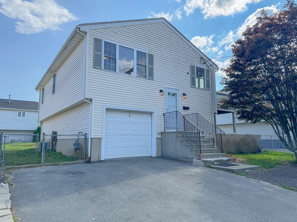 899 Warren St, Fall River, Massachusetts, 3 Bedrooms Bedrooms, 5 Rooms Rooms,1 BathroomBathrooms,Residential,For Sale,Warren St,73409455