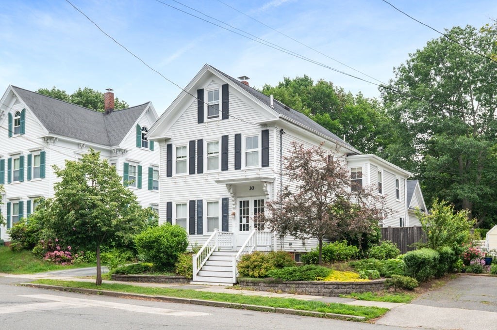 30 Oakland Street, Newburyport, Massachusetts, 2 Bedrooms Bedrooms, 6 Rooms Rooms,1 BathroomBathrooms,Residential,For Sale,Oakland Street,73389940