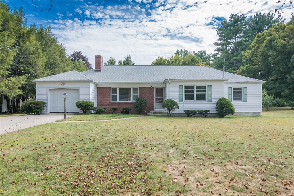 16 Jewell Ln, Wilbraham, Massachusetts, 4 Bedrooms Bedrooms, 7 Rooms Rooms,1.5 BathroomsBathrooms,Residential,For Sale,Jewell Ln,73432847