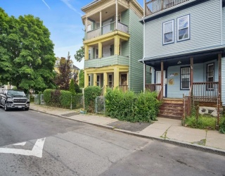 52 Intervale St, Boston, Massachusetts, 12 Bedrooms Bedrooms, 18 Rooms Rooms,3 BathroomsBathrooms,Residential Income,For Sale,Intervale St,73446966