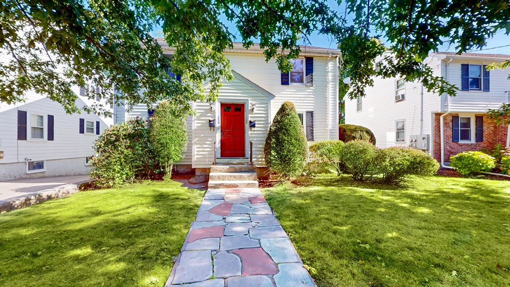 126-128 Washington Ave, Waltham, Massachusetts, 4 Bedrooms Bedrooms, 8 Rooms Rooms,2 BathroomsBathrooms,Residential Income,For Sale,Washington Ave,73424943