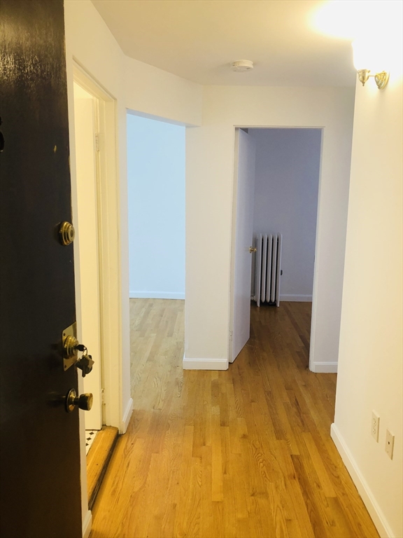 17 South Russell St, Boston, Massachusetts, 2 Bedrooms Bedrooms, 4 Rooms Rooms,1 BathroomBathrooms,Residential Lease,For Rent,South Russell St,73428704