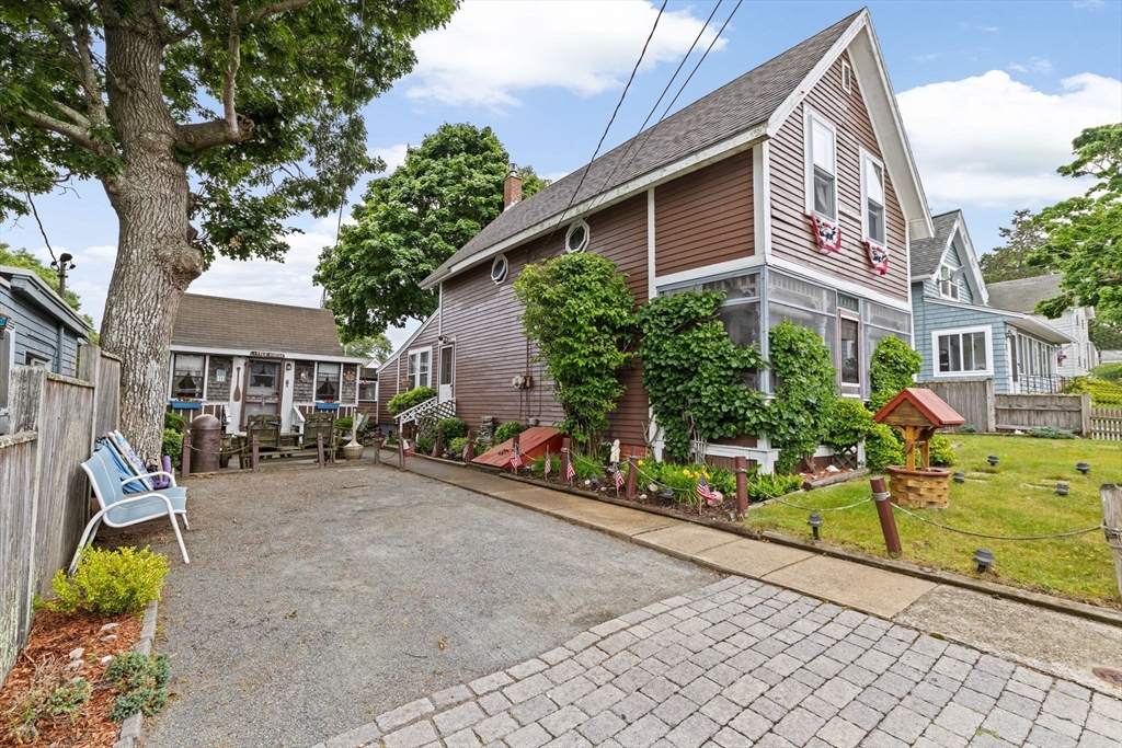 15 Sixth Street, Wareham, Massachusetts, 5 Bedrooms Bedrooms, 10 Rooms Rooms,2.5 BathroomsBathrooms,Residential Income,For Sale,Sixth Street,73397813