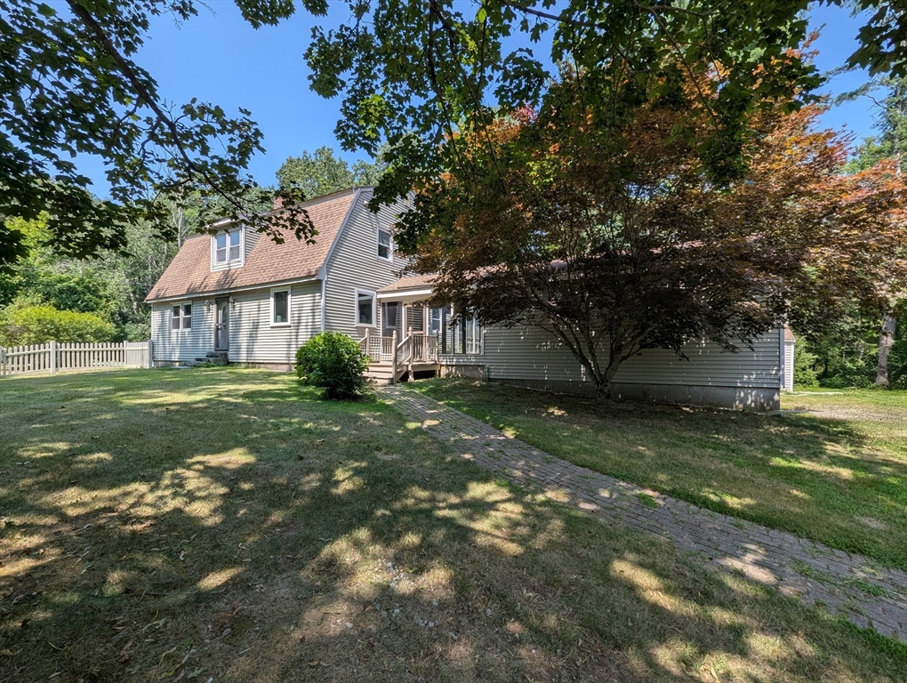 250 Lowell St, Dunstable, Massachusetts, 3 Bedrooms Bedrooms, 7 Rooms Rooms,2 BathroomsBathrooms,Residential,For Sale,Lowell St,73420422