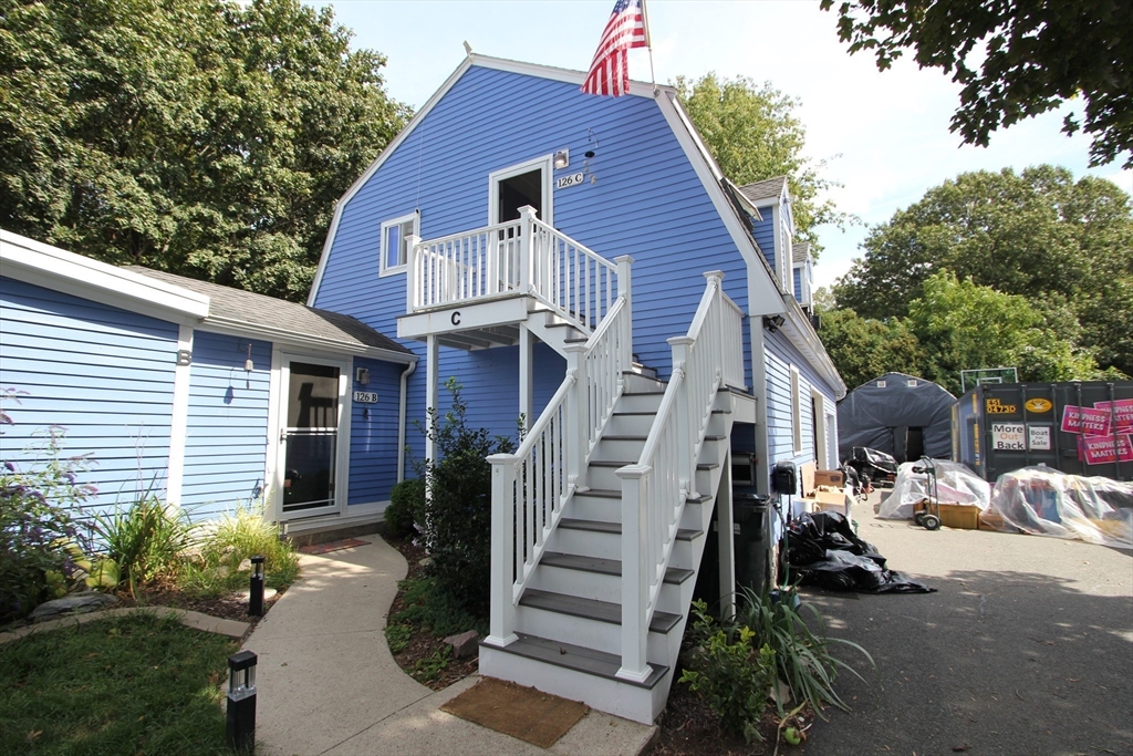 126 Washington St, Franklin, Massachusetts, 2 Bedrooms Bedrooms, 4 Rooms Rooms,1 BathroomBathrooms,Residential Lease,For Rent,Washington St,73425448