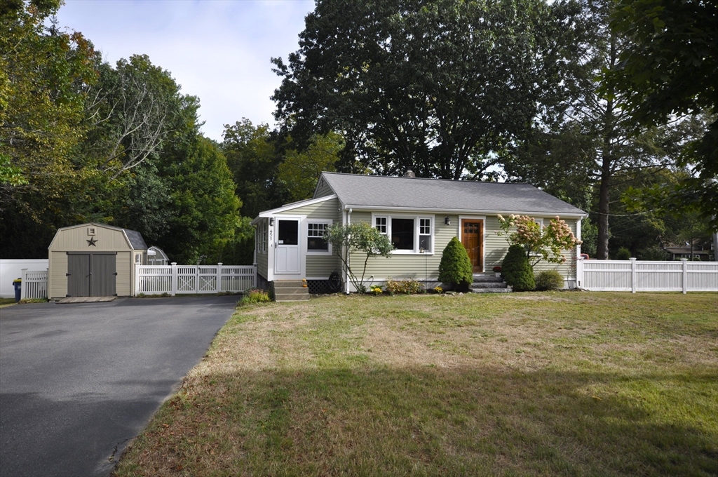 451 West St, East Bridgewater, Massachusetts, 2 Bedrooms Bedrooms, 6 Rooms Rooms,1 BathroomBathrooms,Residential,For Sale,West St,73434042