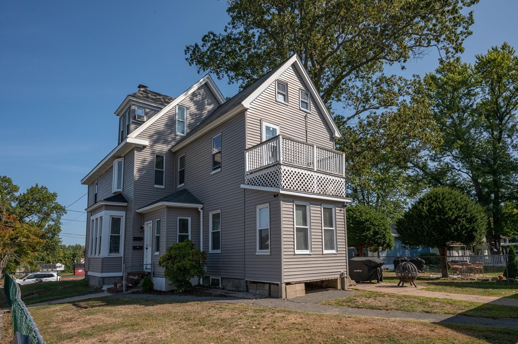 36 S Spring St, Haverhill, Massachusetts, 4 Bedrooms Bedrooms, 10 Rooms Rooms,2 BathroomsBathrooms,Residential Income,For Sale,S Spring St,73430029