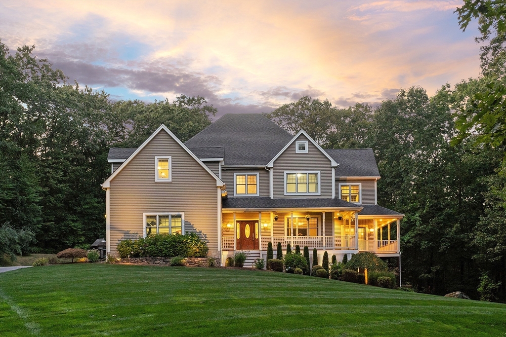 64 Acorn Dr, Uxbridge, Massachusetts, 4 Bedrooms Bedrooms, 8 Rooms Rooms,3.5 BathroomsBathrooms,Residential,For Sale,Acorn Dr,73425218