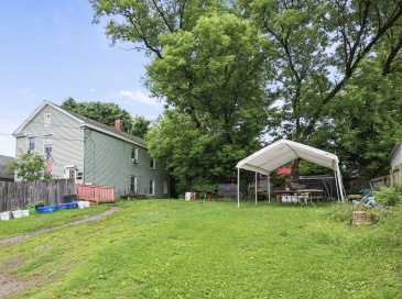 138 Robbins Ave, Pittsfield, Massachusetts, 6 Bedrooms Bedrooms, 10 Rooms Rooms,2 BathroomsBathrooms,Residential Income,For Sale,Robbins Ave,73361102