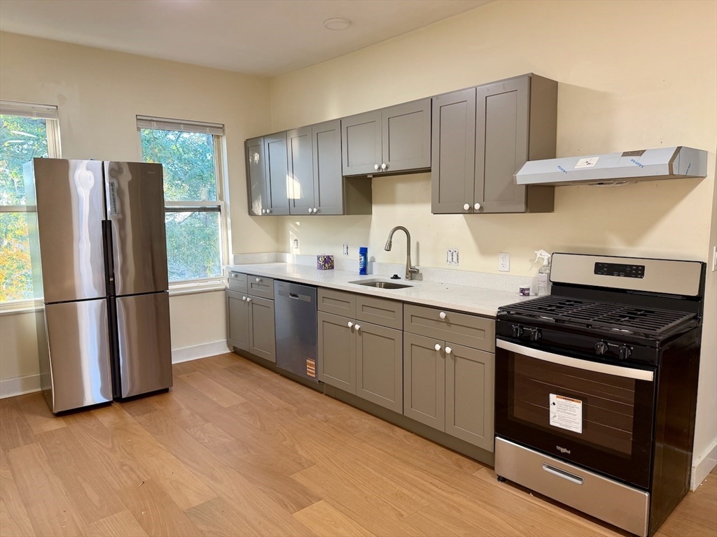 29 Astoria St, Boston, Massachusetts, 2 Bedrooms Bedrooms, 3 Rooms Rooms,1 BathroomBathrooms,Residential Lease,For Rent,Astoria St,73447521