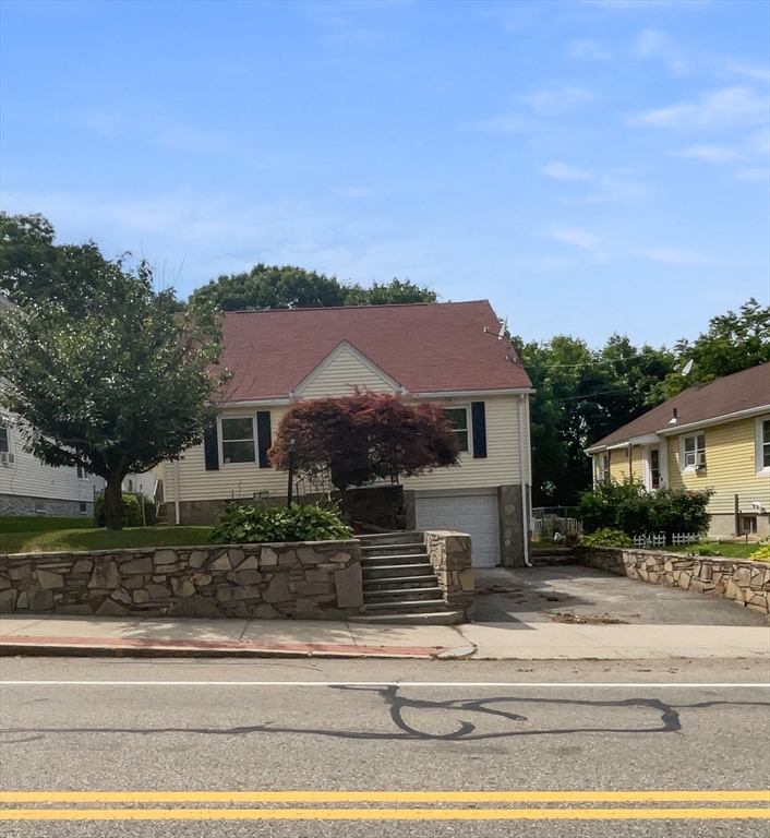 227 Plantation St, Worcester, Massachusetts, 1 Bedroom Bedrooms, 6 Rooms Rooms,1 BathroomBathrooms,Residential,For Sale,Plantation St,73399587