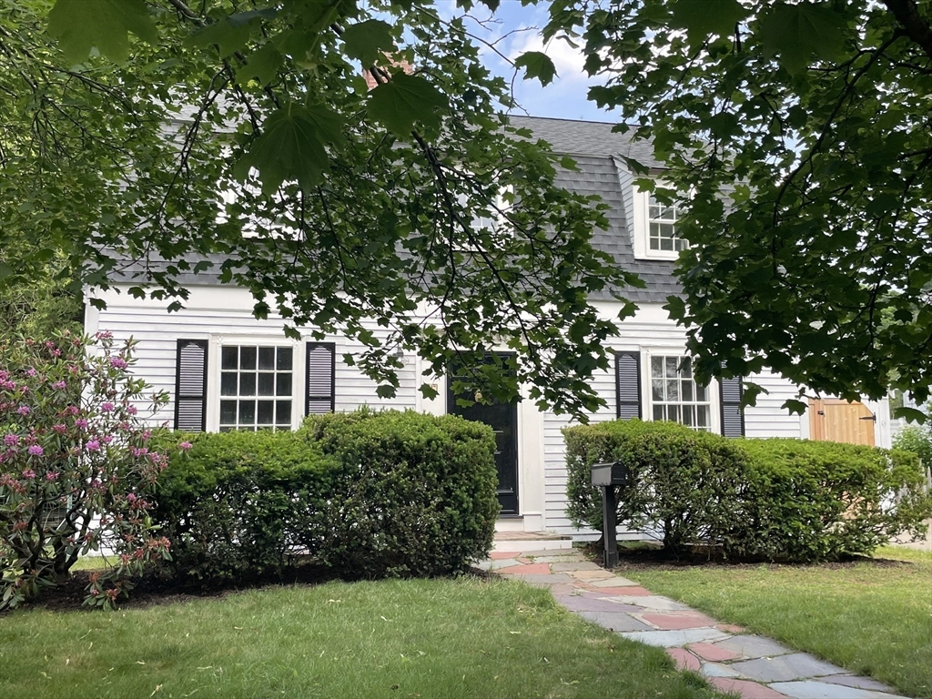 27 Fairway Dr, Newton, Massachusetts, 3 Bedrooms Bedrooms, 6 Rooms Rooms,1.5 BathroomsBathrooms,Residential,For Sale,Fairway Dr,73357760