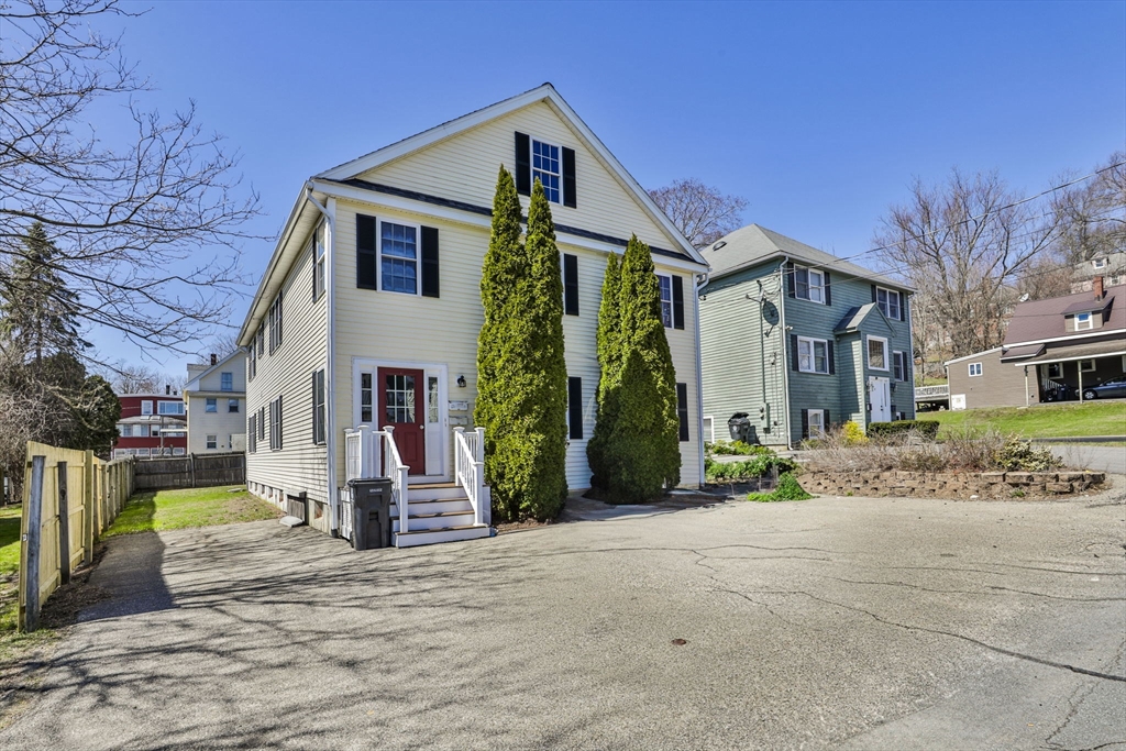 219-221 Wilson St, Haverhill, Massachusetts, 2 Bedrooms Bedrooms, 4 Rooms Rooms,1 BathroomBathrooms,Residential,For Sale,Wilson St,73386669