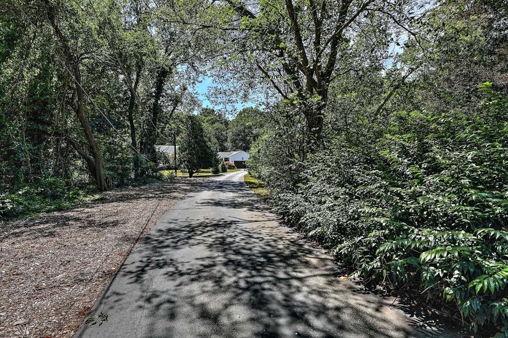 138 Jenckes Hill Rd, Lincoln, Rhode Island, 3 Bedrooms Bedrooms, 6 Rooms Rooms,2 BathroomsBathrooms,Residential,For Sale,Jenckes Hill Rd,73420604