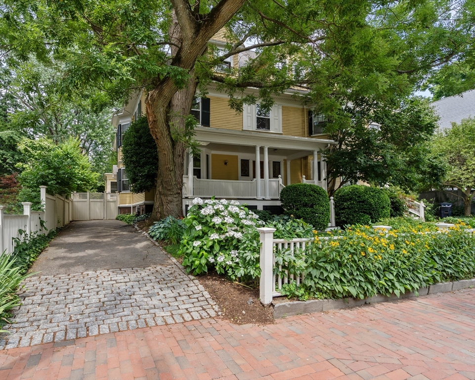 57 Brewster Street, Cambridge, Massachusetts, 6 Bedrooms Bedrooms, 15 Rooms Rooms,4.5 BathroomsBathrooms,Residential,For Sale,Brewster Street,73358031