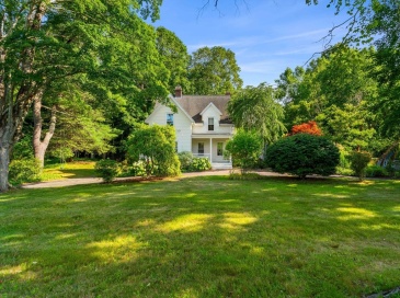 137 Cherry St, Wenham, Massachusetts, 4 Bedrooms Bedrooms, 8 Rooms Rooms,2.5 BathroomsBathrooms,Residential,For Sale,Cherry St,73411380