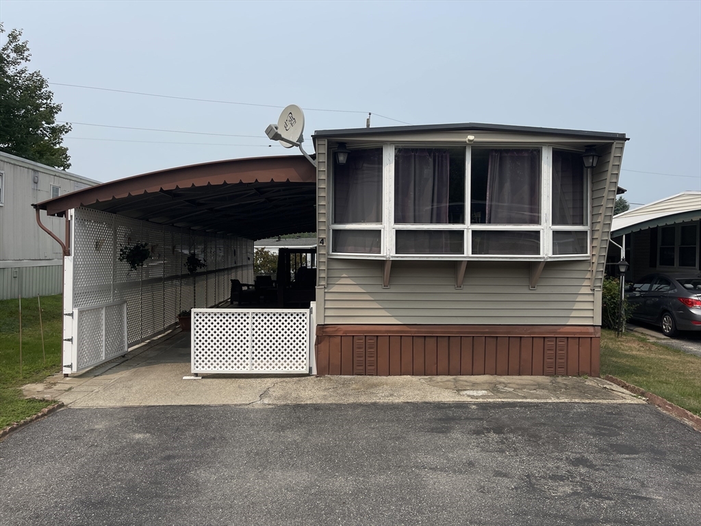 556 Central Street, Leominster, Massachusetts, 2 Bedrooms Bedrooms, 4 Rooms Rooms,1 BathroomBathrooms,Residential,For Sale,Central Street,73397230