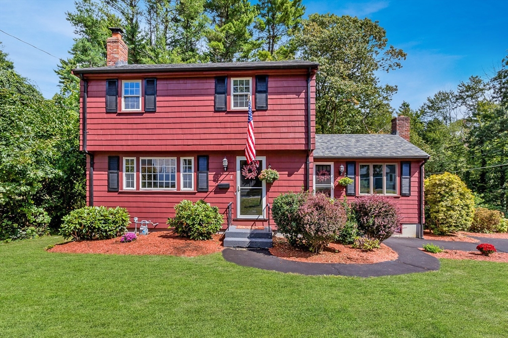 4 Cheryl Drive, Foxboro, Massachusetts, 3 Bedrooms Bedrooms, 7 Rooms Rooms,1.5 BathroomsBathrooms,Residential,For Sale,Cheryl Drive,73432032