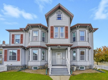 659 Moody St, Waltham, Massachusetts, 3 Bedrooms Bedrooms, 8 Rooms Rooms,2 BathroomsBathrooms,Residential Lease,For Rent,Moody St,73447687