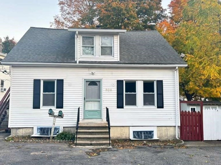926 Waverly St, Framingham, Massachusetts, 2 Bedrooms Bedrooms, 6 Rooms Rooms,1 BathroomBathrooms,Residential Lease,For Rent,Waverly St,73447779