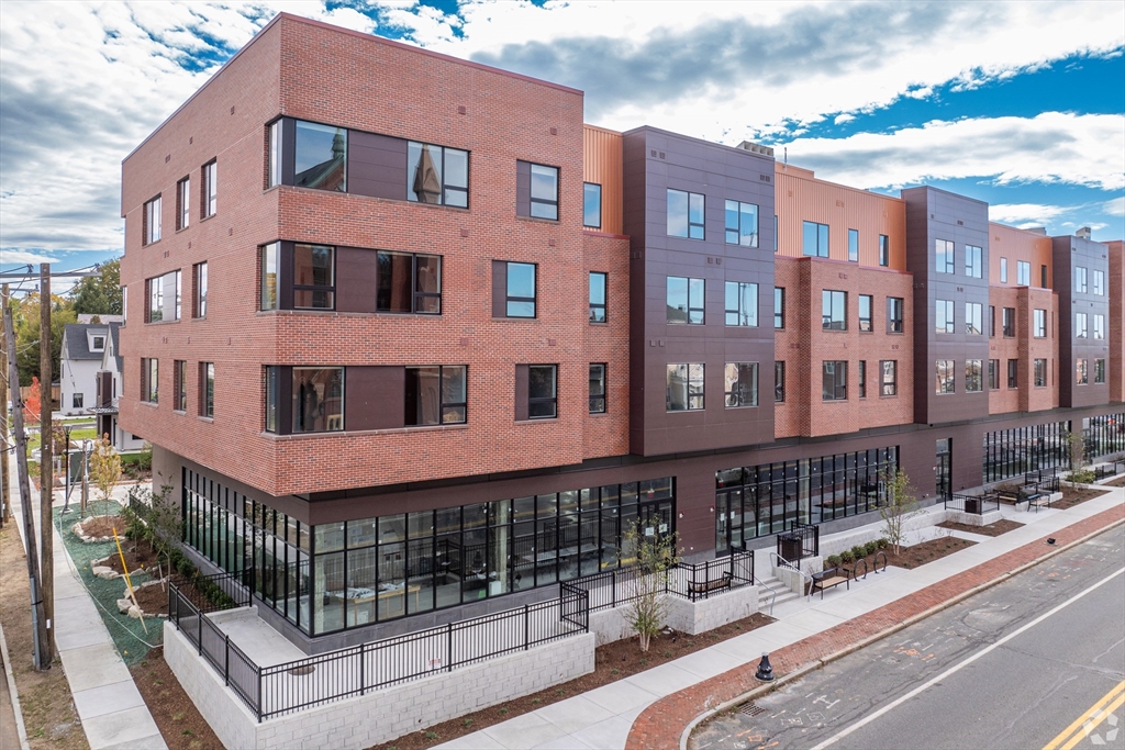 45 E Central St, Natick, Massachusetts, 2 Bedrooms Bedrooms, 4 Rooms Rooms,1 BathroomBathrooms,Residential Lease,For Rent,E Central St,73447851