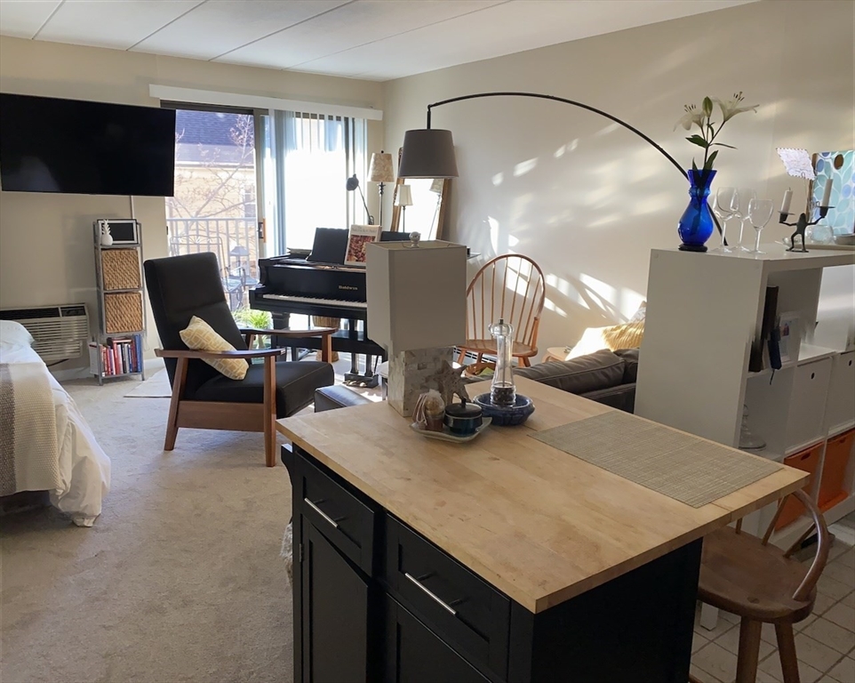 60 Pleasant St., Arlington, Massachusetts, 1 Bedroom Bedrooms, 1 Room Rooms,1 BathroomBathrooms,Residential Lease,For Rent,Pleasant St.,73447913