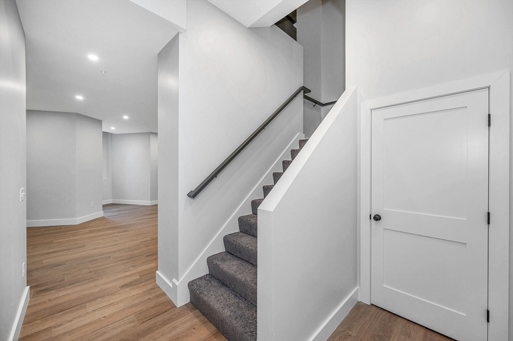 241 W Sixth, Lowell, Massachusetts, 1 Bedroom Bedrooms, 3 Rooms Rooms,1.5 BathroomsBathrooms,Residential Lease,For Rent,W Sixth,73448036