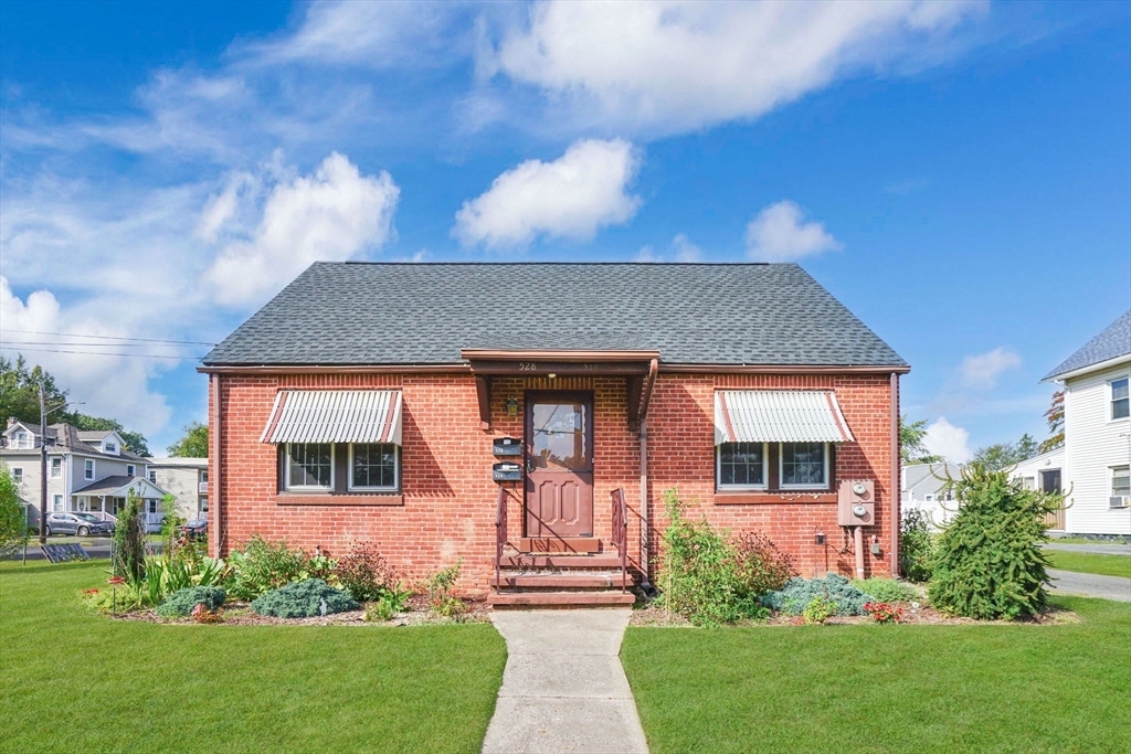 526 Kings Hwy, West Springfield, Massachusetts, 2 Bedrooms Bedrooms, 4 Rooms Rooms,1 BathroomBathrooms,Residential Lease,For Rent,Kings Hwy,73437528