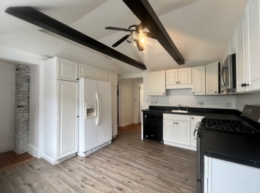 861 Main St, Reading, Massachusetts, 3 Bedrooms Bedrooms, 7 Rooms Rooms,1.5 BathroomsBathrooms,Residential Lease,For Rent,Main St,73434957