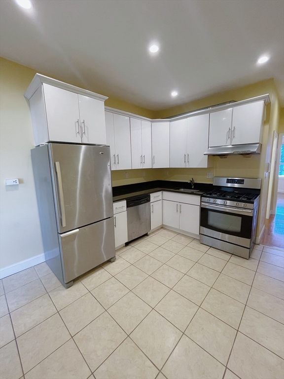 63 Middle St, Boston, Massachusetts, 2 Bedrooms Bedrooms, 5 Rooms Rooms,1 BathroomBathrooms,Residential Lease,For Rent,Middle St,73441313