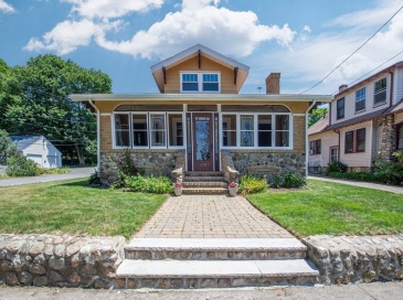 228 Lynn St, Peabody, Massachusetts, 3 Bedrooms Bedrooms, 7 Rooms Rooms,2 BathroomsBathrooms,Residential,For Sale,Lynn St,73396726