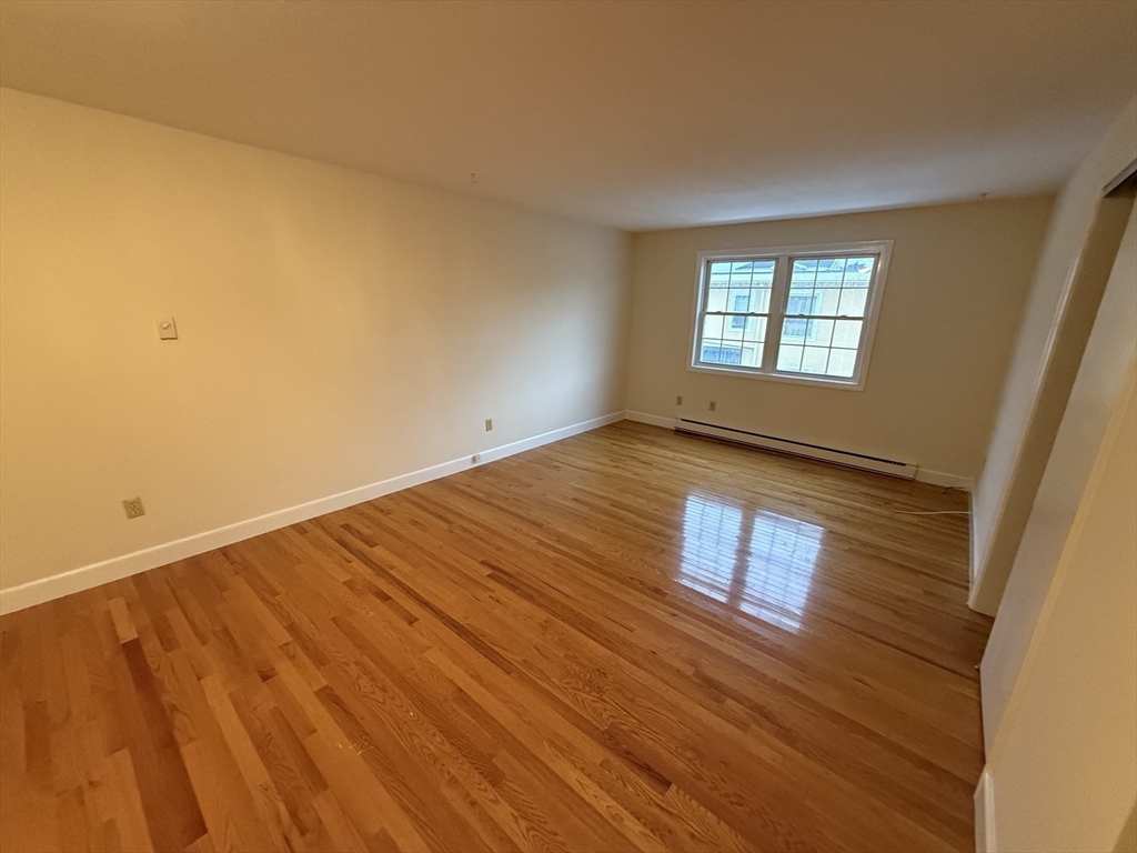 7 Cottage St, Mansfield, Massachusetts, 1 Bedroom Bedrooms, 3 Rooms Rooms,1 BathroomBathrooms,Residential Lease,For Rent,Cottage St,73448100