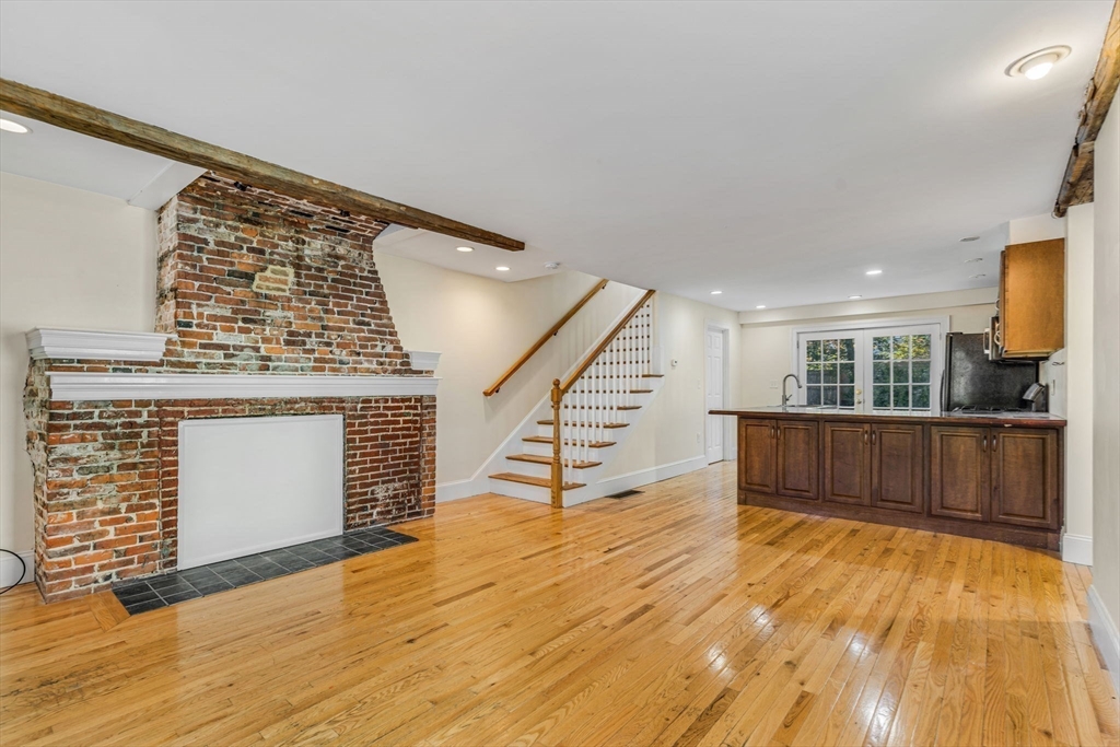 37 Water Street, Concord, Massachusetts, 3 Bedrooms Bedrooms, 9 Rooms Rooms,3 BathroomsBathrooms,Residential,For Sale,Water Street,73448144