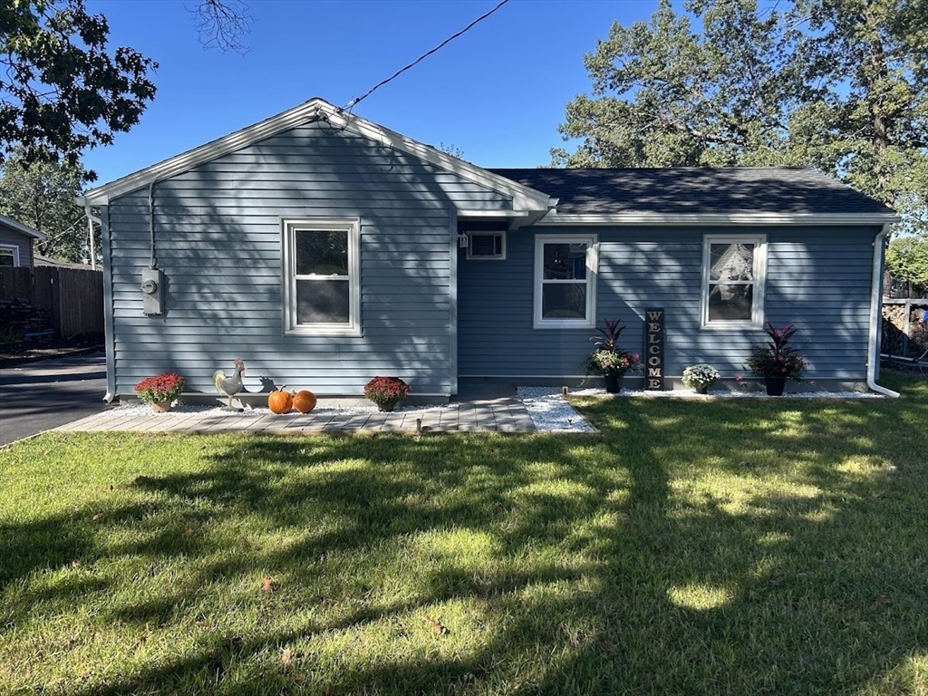 124 Deslauriers Street, Chicopee, Massachusetts, 2 Bedrooms Bedrooms, 5 Rooms Rooms,1 BathroomBathrooms,Residential,For Sale,Deslauriers Street,73432708