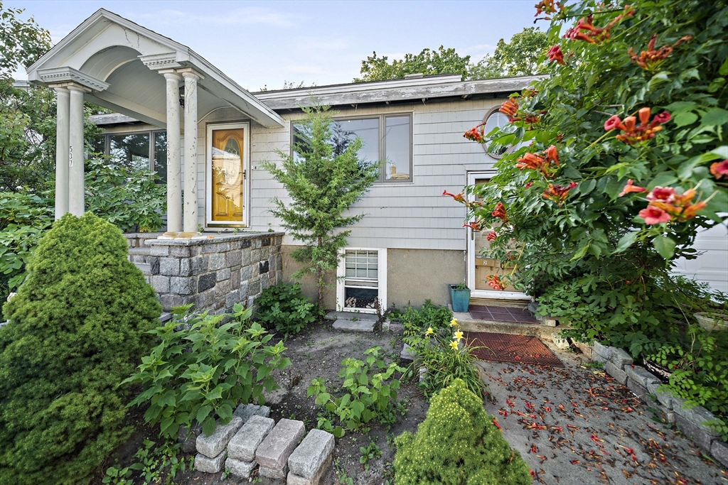 537 Nantasket Ave, Hull, Massachusetts, 3 Bedrooms Bedrooms, 11 Rooms Rooms,3 BathroomsBathrooms,Residential Income,For Sale,Nantasket Ave,73405304