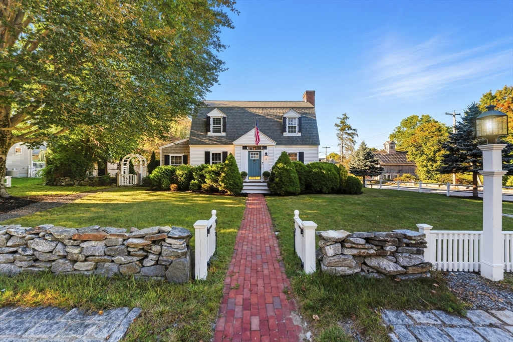 2 Orchard Pl, Douglas, Massachusetts, 3 Bedrooms Bedrooms, 7 Rooms Rooms,2 BathroomsBathrooms,Residential,For Sale,Orchard Pl,73428980