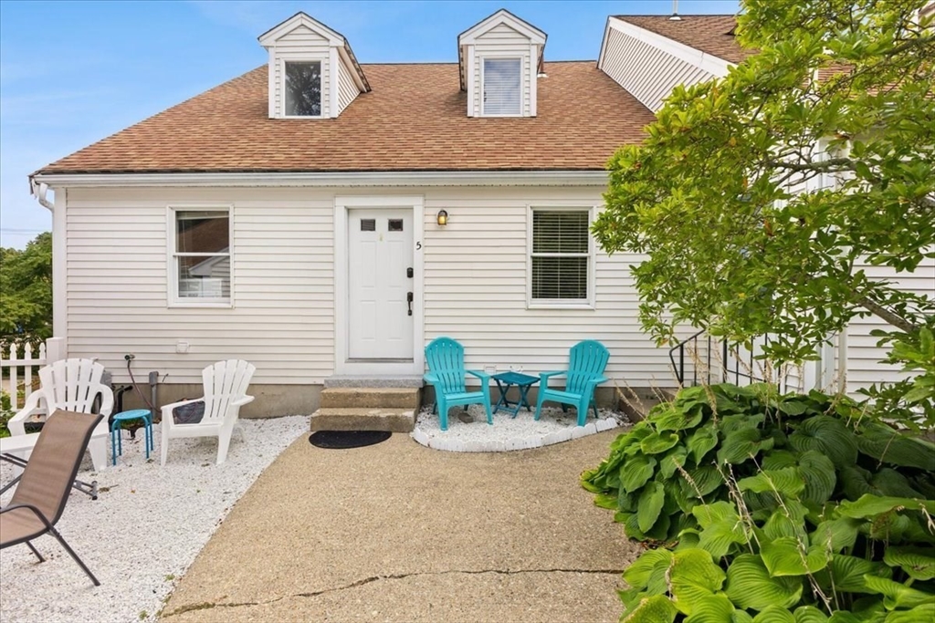 10 Enterprise St, Duxbury, Massachusetts, 2 Bedrooms Bedrooms, 4 Rooms Rooms,2 BathroomsBathrooms,Residential,For Sale,Enterprise St,73423926