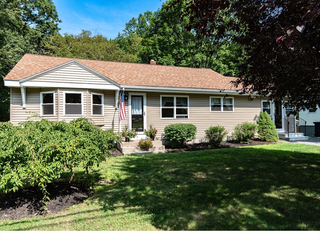 172 Blackstone St, Blackstone, Massachusetts, 2 Bedrooms Bedrooms, 10 Rooms Rooms,2 BathroomsBathrooms,Residential,For Sale,Blackstone St,73410716