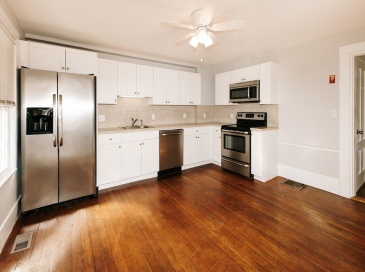 76 Market Street, Amesbury, Massachusetts, 1 Bedroom Bedrooms, 3 Rooms Rooms,1 BathroomBathrooms,Residential Lease,For Rent,Market Street,73448203