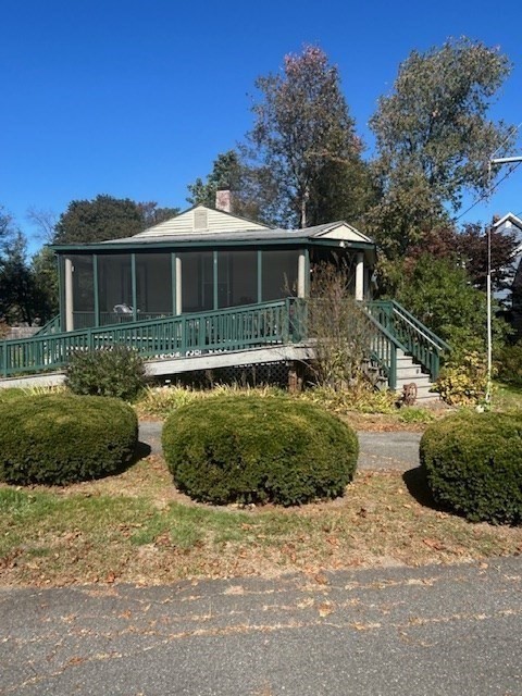 316 Davis St, Greenfield, Massachusetts, 2 Bedrooms Bedrooms, 5 Rooms Rooms,1 BathroomBathrooms,Residential Lease,For Rent,Davis St,73448315