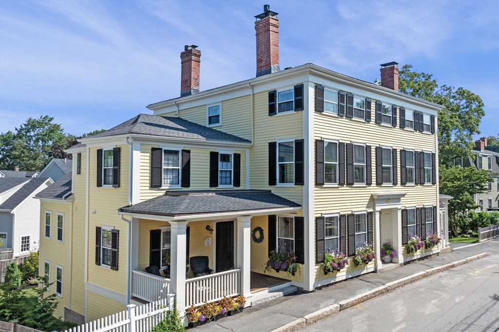 45 Pleasant Street, Marblehead, Massachusetts, 8 Bedrooms Bedrooms, 18 Rooms Rooms,5 BathroomsBathrooms,Residential,For Sale,Pleasant Street,73448342