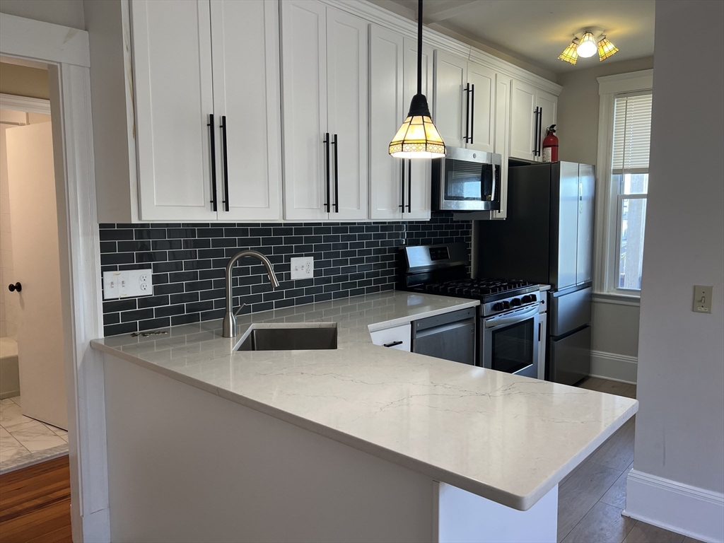 33 Shannon St, Boston, Massachusetts, 3 Bedrooms Bedrooms, 7 Rooms Rooms,2 BathroomsBathrooms,Residential Lease,For Rent,Shannon St,73378558