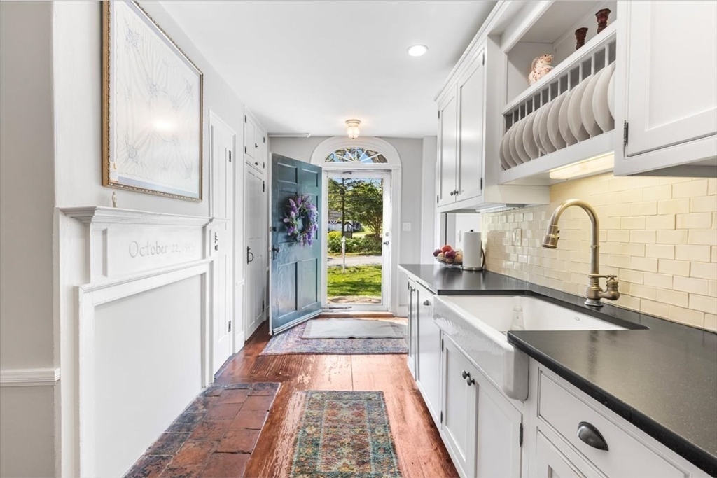 113 Ashland St, Abington, Massachusetts, 4 Bedrooms Bedrooms, 12 Rooms Rooms,2.5 BathroomsBathrooms,Residential,For Sale,Ashland St,73387500